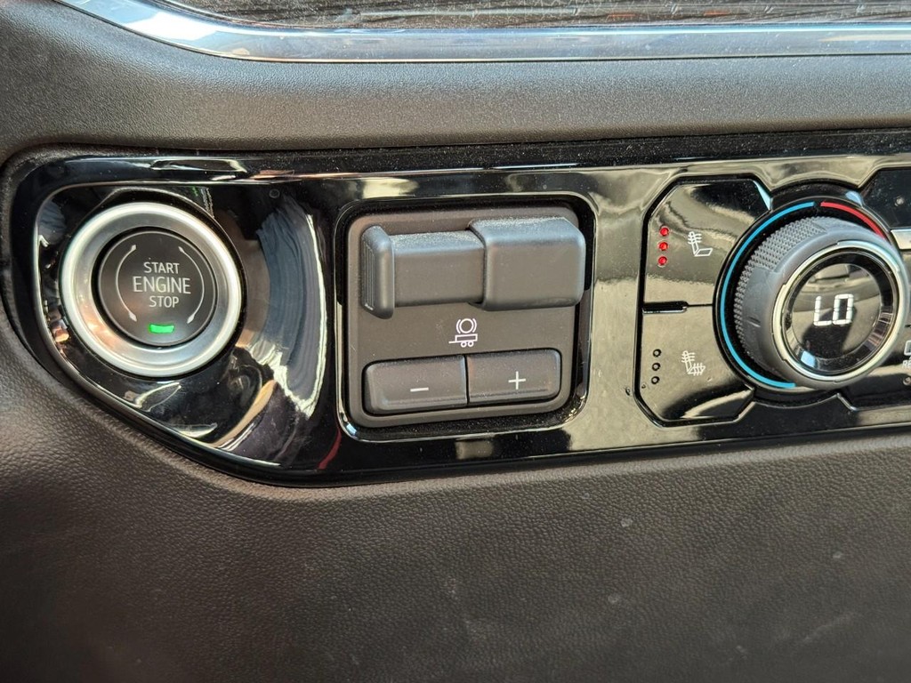 Chevrolet Silverado 1500 Vehicle Full-screen Gallery Image 22