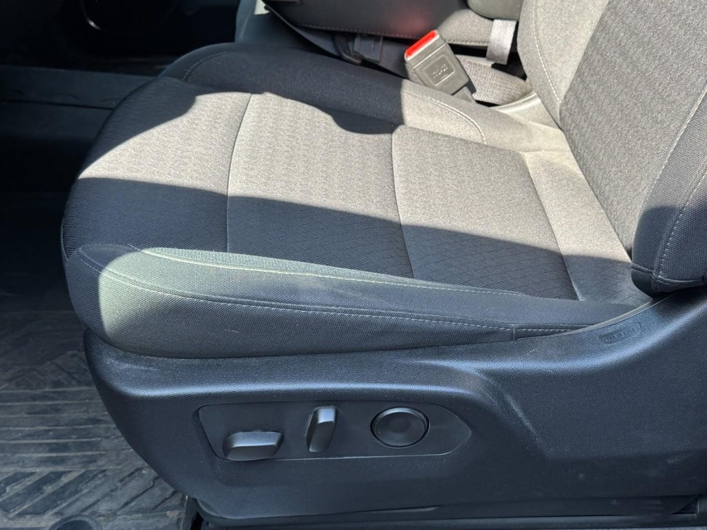 Chevrolet Silverado 1500 Vehicle Full-screen Gallery Image 25
