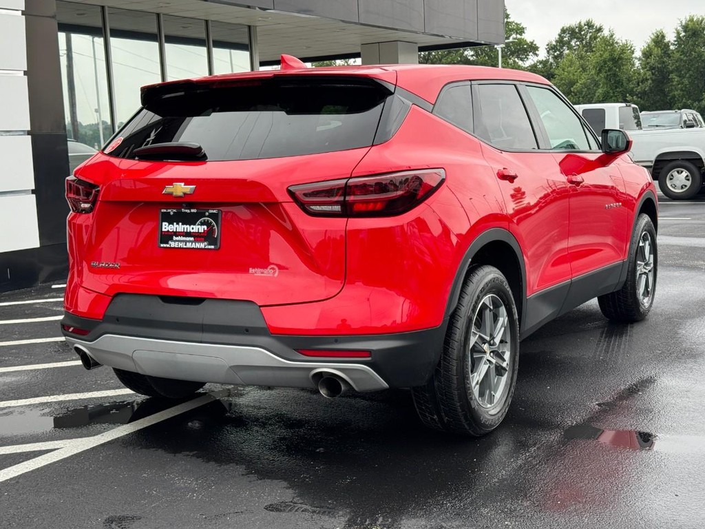 Chevrolet Blazer Vehicle Full-screen Gallery Image 03
