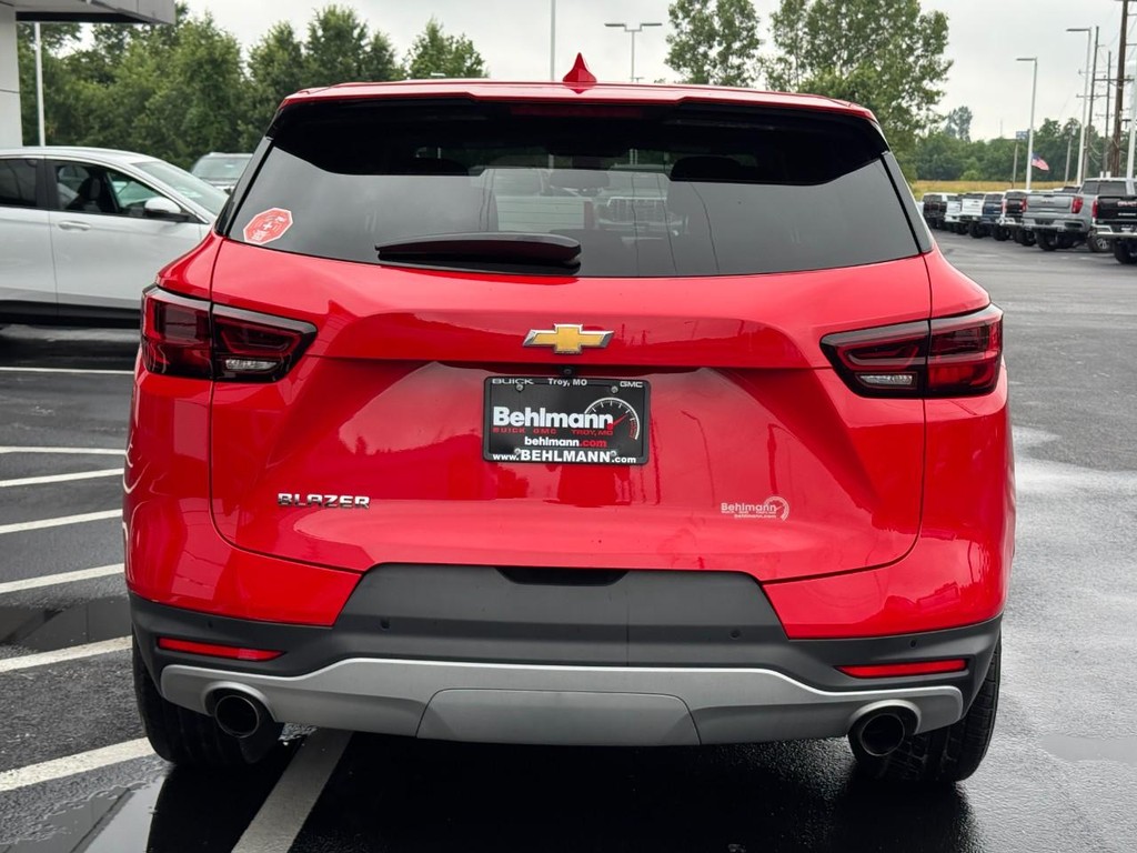 Chevrolet Blazer Vehicle Full-screen Gallery Image 04