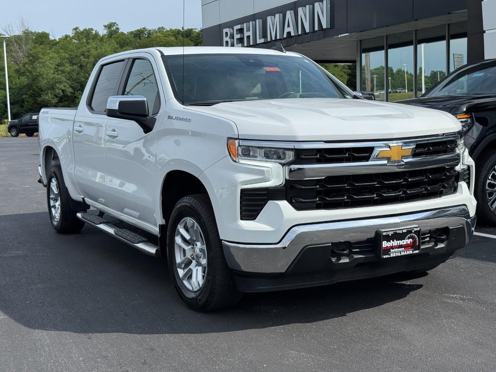 Chevrolet Silverado 1500 Vehicle Full-screen Gallery Image 02