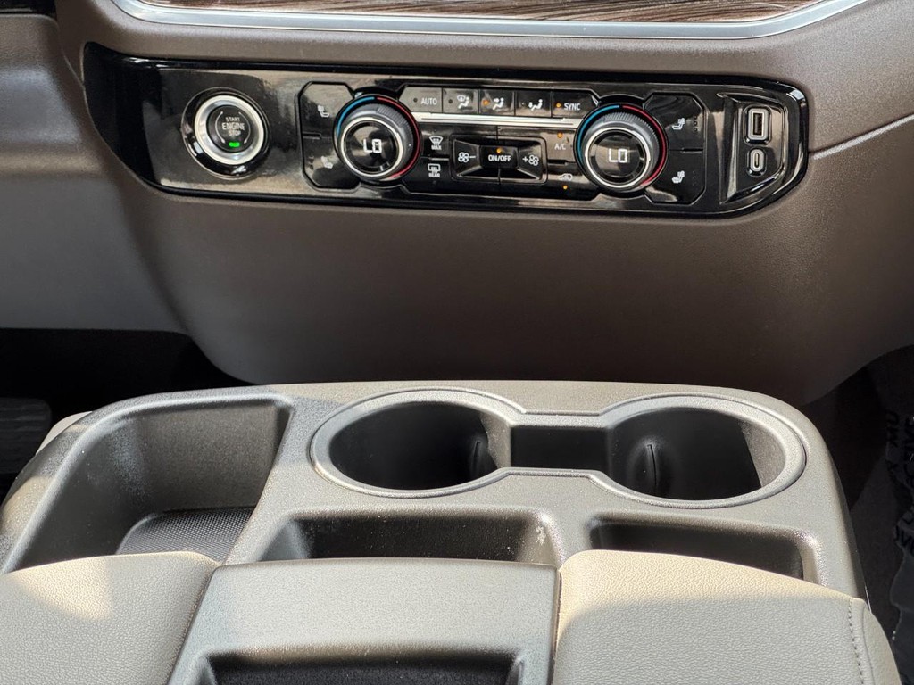 Chevrolet Silverado 1500 Vehicle Full-screen Gallery Image 14