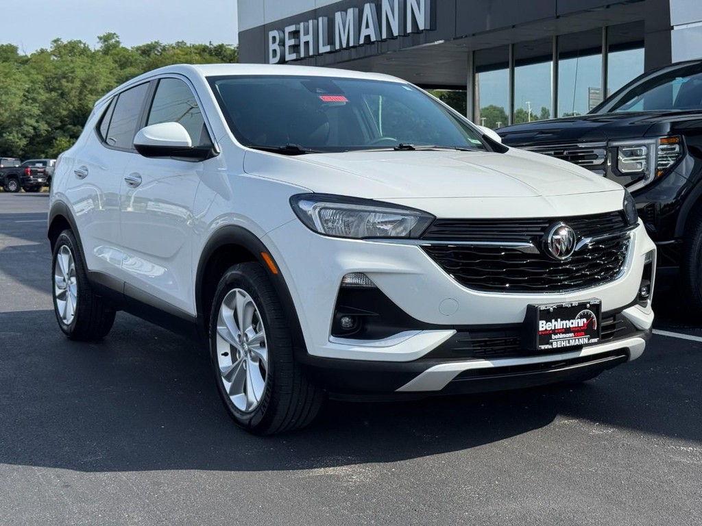 Buick Encore GX Vehicle Full-screen Gallery Image 02