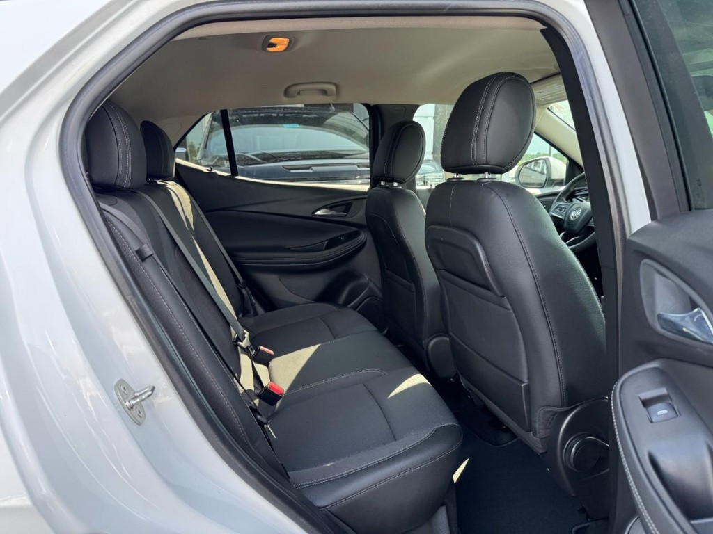 Buick Encore GX Vehicle Full-screen Gallery Image 10