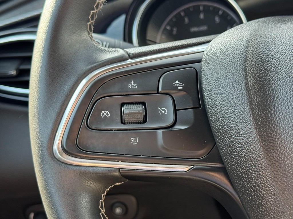 Buick Encore GX Vehicle Full-screen Gallery Image 16