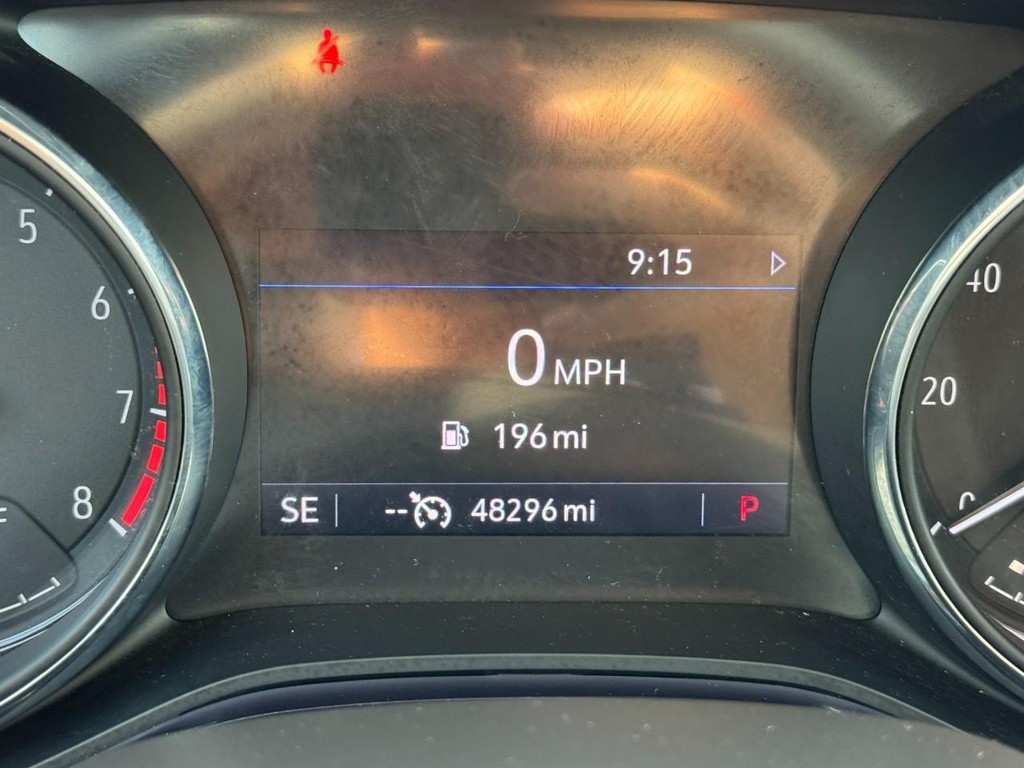 Buick Encore GX Vehicle Full-screen Gallery Image 18