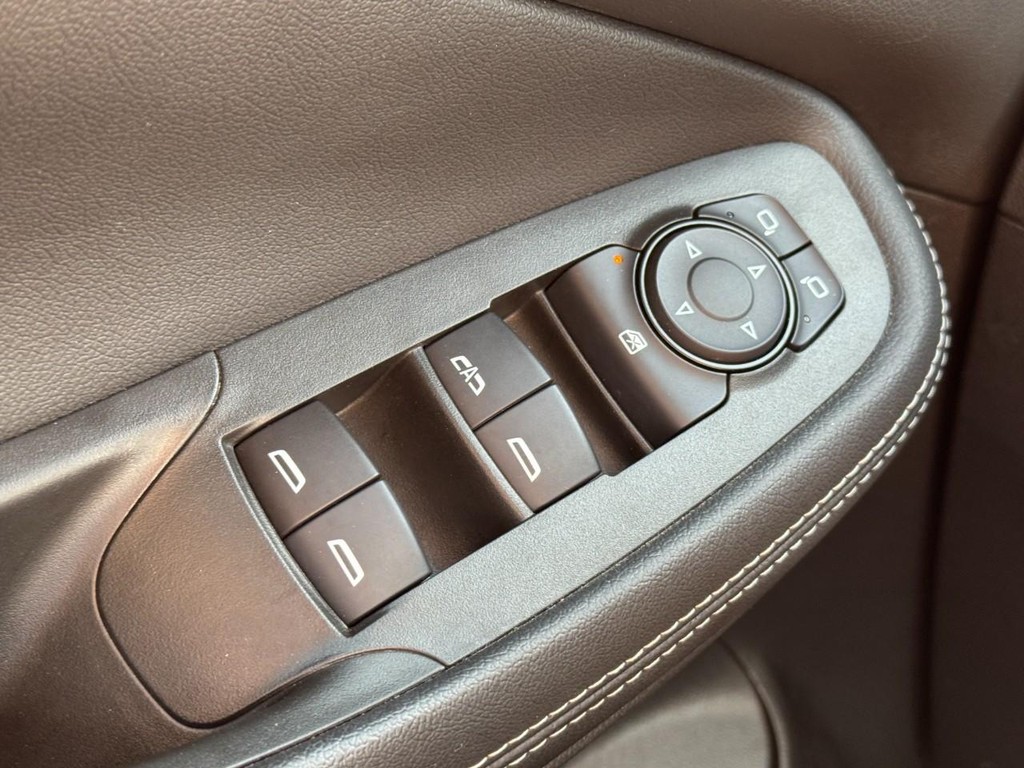 Buick Encore GX Vehicle Full-screen Gallery Image 21