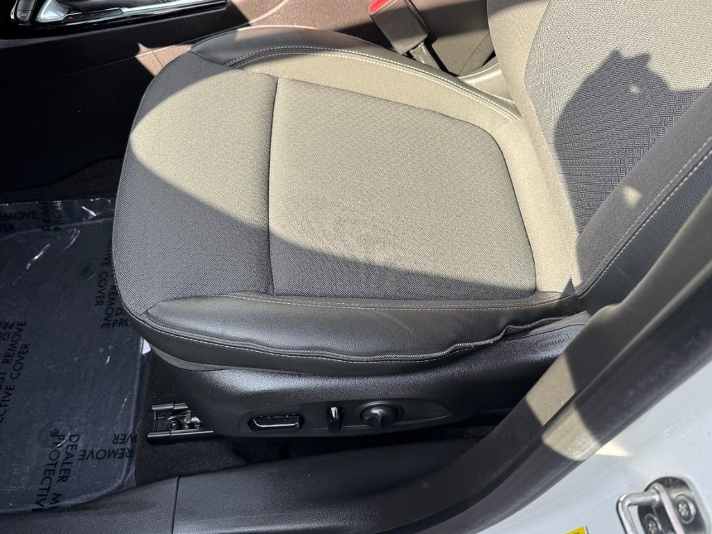 Buick Encore GX Vehicle Full-screen Gallery Image 22