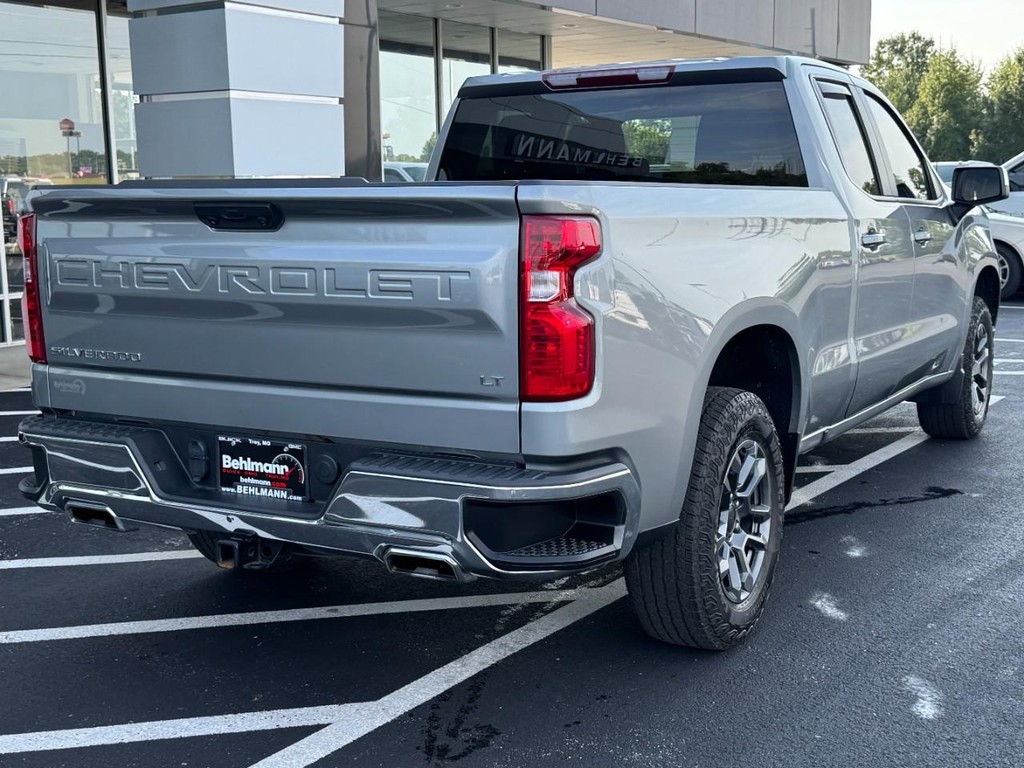 Chevrolet Silverado 1500 Vehicle Full-screen Gallery Image 03