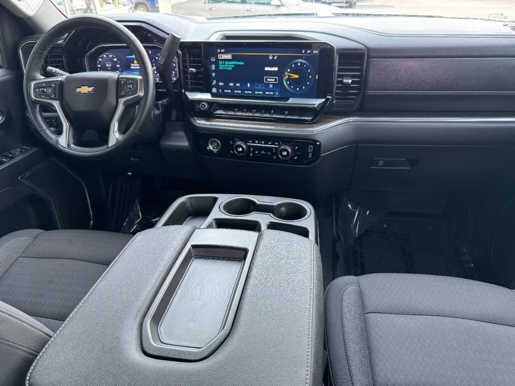 Chevrolet Silverado 1500 Vehicle Full-screen Gallery Image 11
