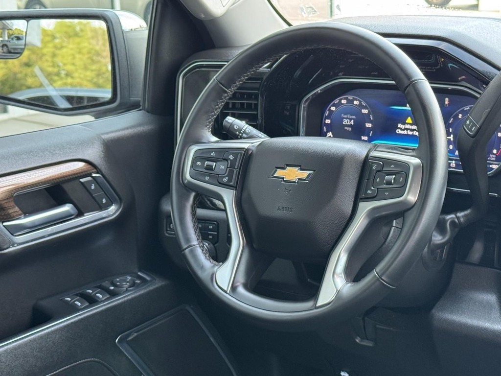 Chevrolet Silverado 1500 Vehicle Full-screen Gallery Image 12