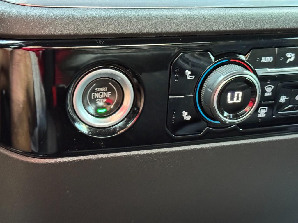 Chevrolet Silverado 1500 Vehicle Full-screen Gallery Image 19