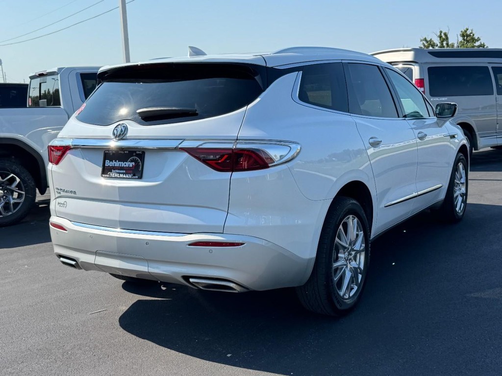 Buick Enclave Vehicle Full-screen Gallery Image 03