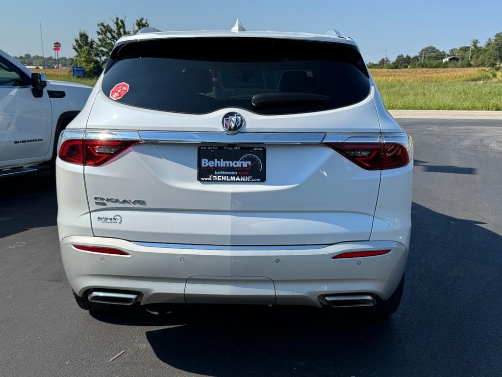 Buick Enclave Vehicle Full-screen Gallery Image 04