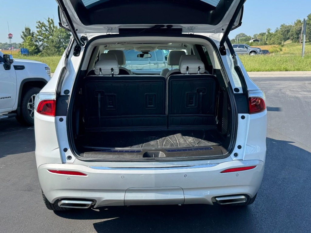 Buick Enclave Vehicle Full-screen Gallery Image 05