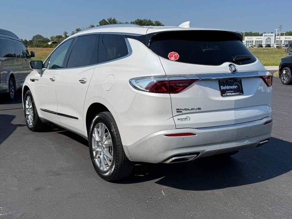 Buick Enclave Vehicle Full-screen Gallery Image 06