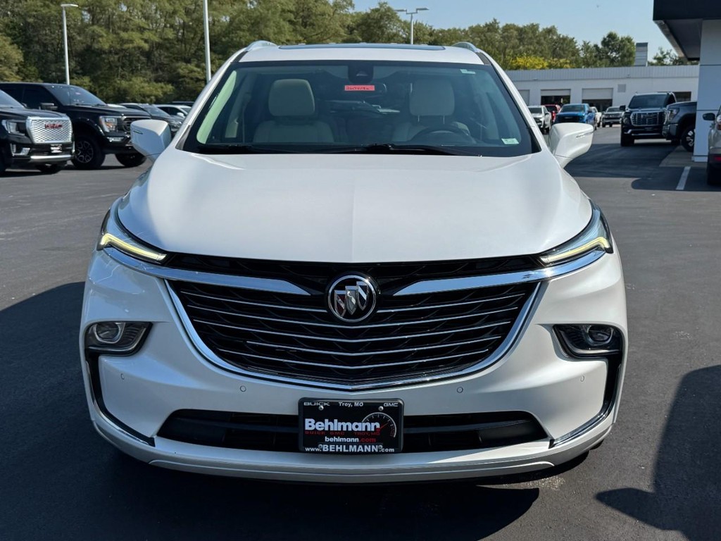 Buick Enclave Vehicle Full-screen Gallery Image 09