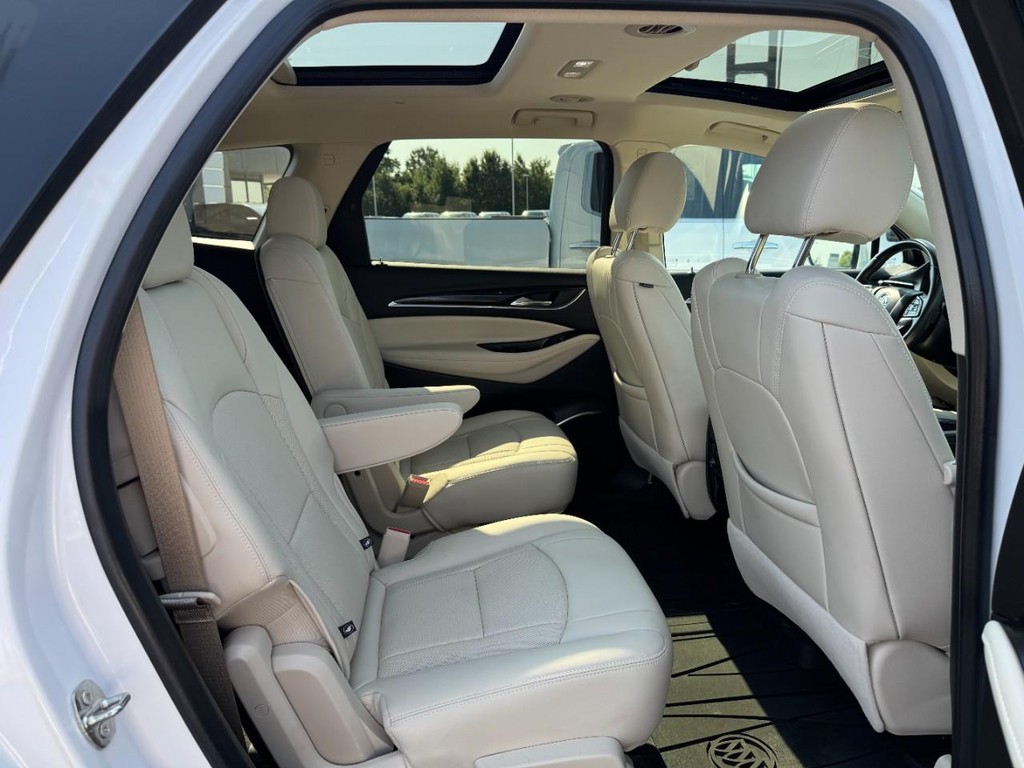 Buick Enclave Vehicle Full-screen Gallery Image 10