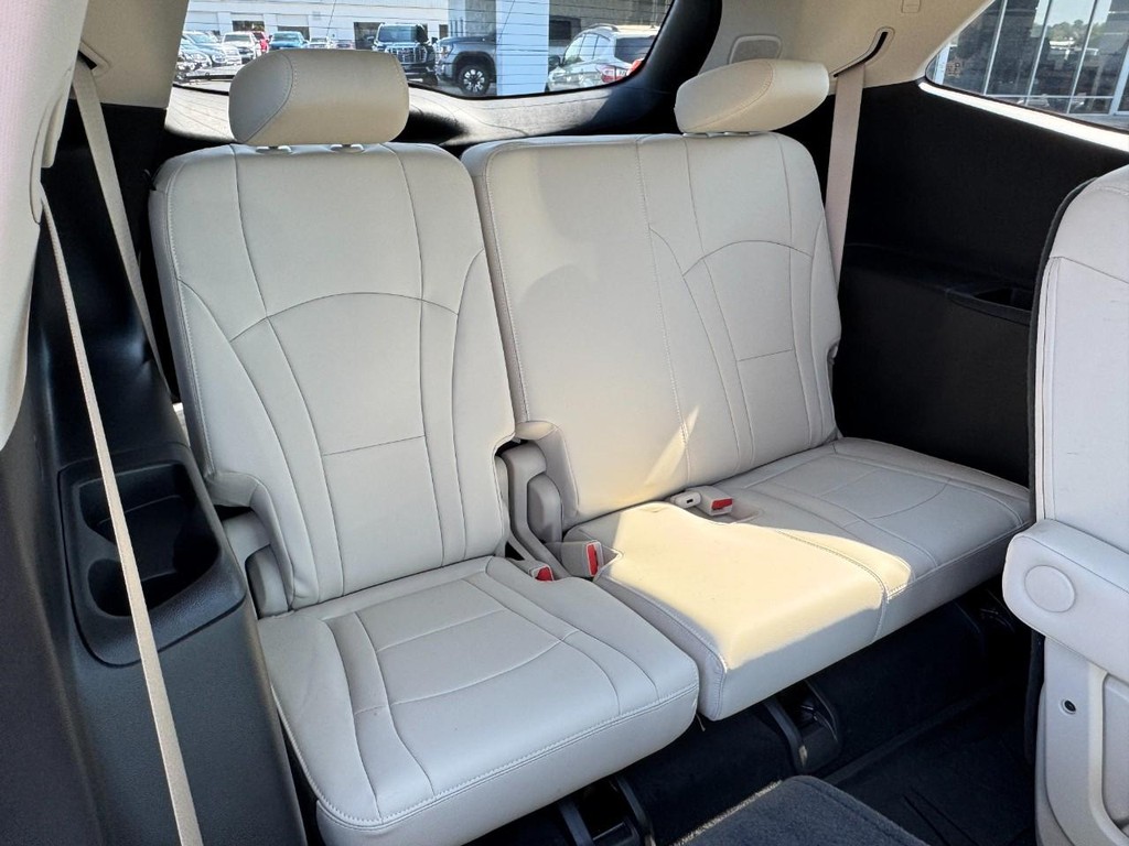 Buick Enclave Vehicle Full-screen Gallery Image 11