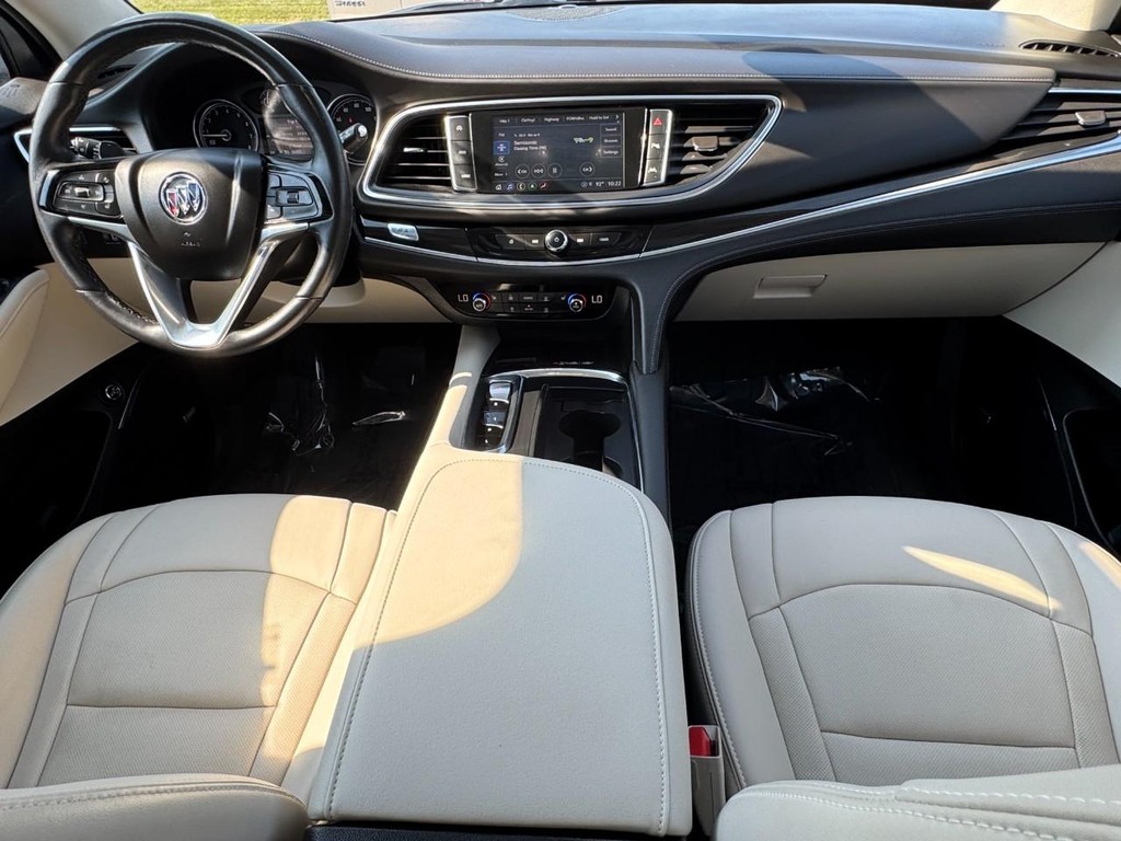 Buick Enclave Vehicle Full-screen Gallery Image 12