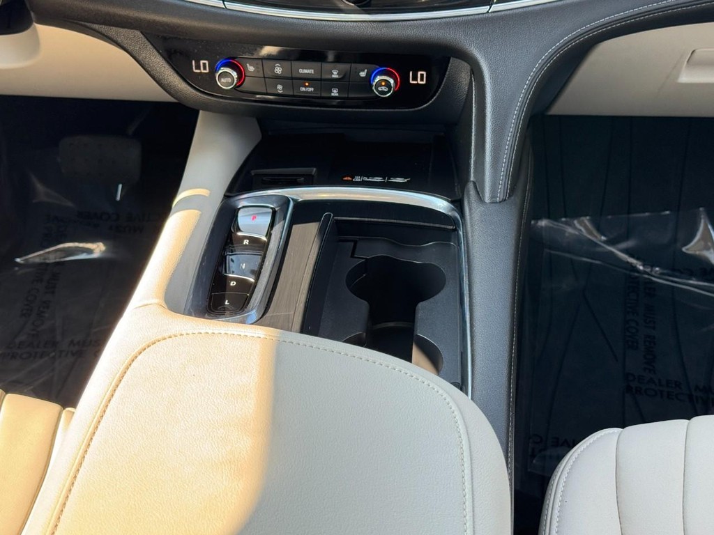 Buick Enclave Vehicle Full-screen Gallery Image 15