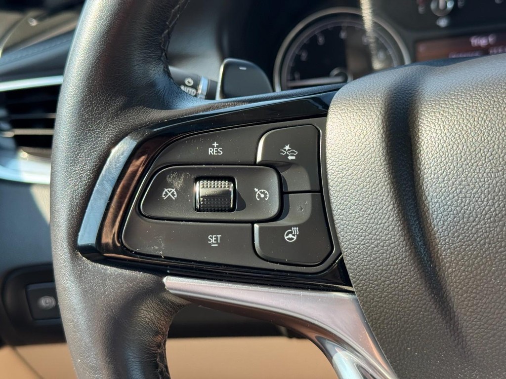 Buick Enclave Vehicle Full-screen Gallery Image 17