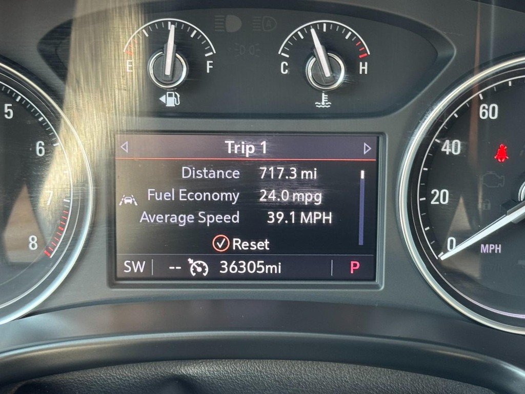 Buick Enclave Vehicle Full-screen Gallery Image 19