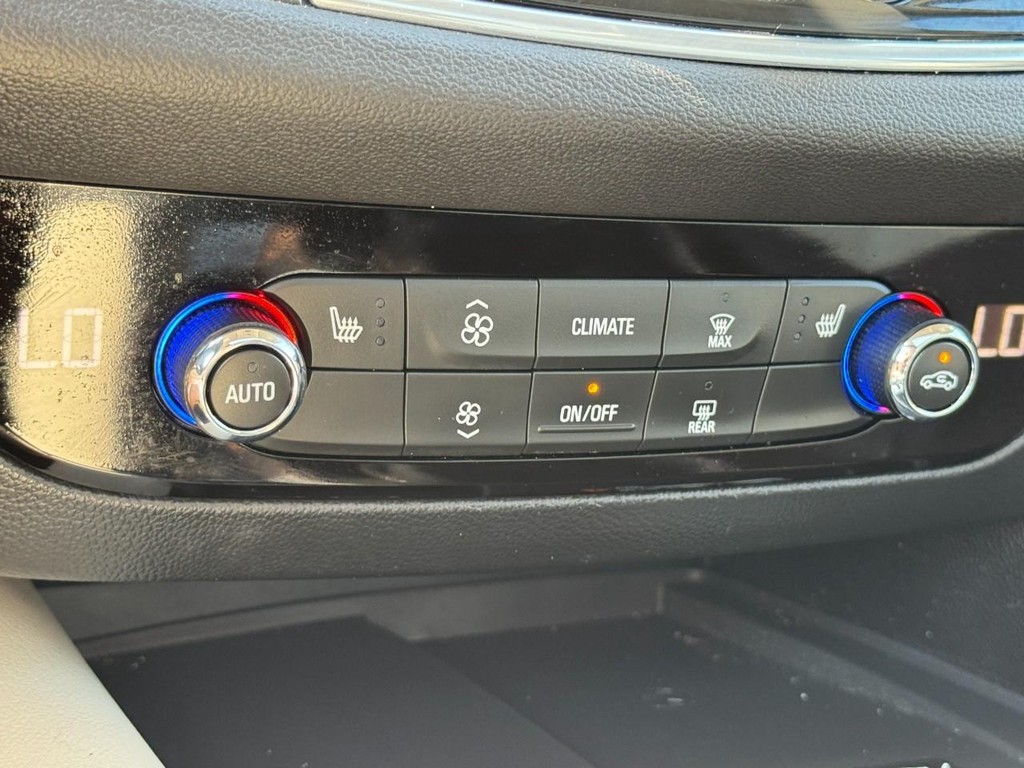 Buick Enclave Vehicle Full-screen Gallery Image 20