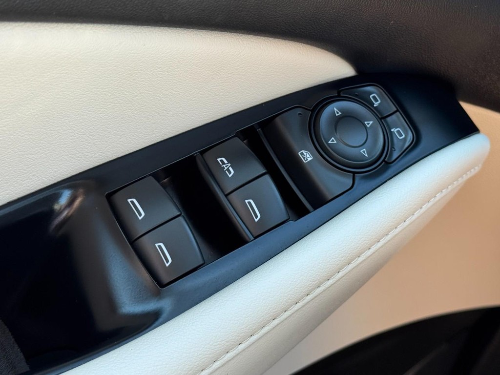 Buick Enclave Vehicle Full-screen Gallery Image 23