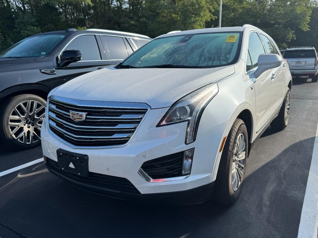 Cadillac XT5 Vehicle Full-screen Gallery Image 02
