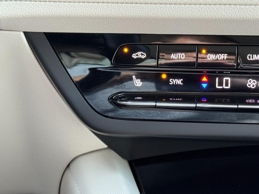 Buick Envision Vehicle Full-screen Gallery Image 19
