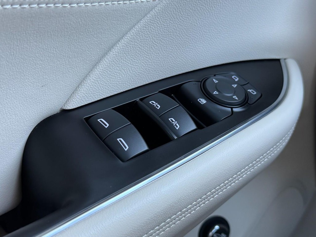 Buick Envision Vehicle Full-screen Gallery Image 22