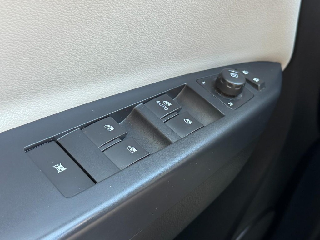 Chevrolet Captiva Sport Fleet Vehicle Full-screen Gallery Image 21