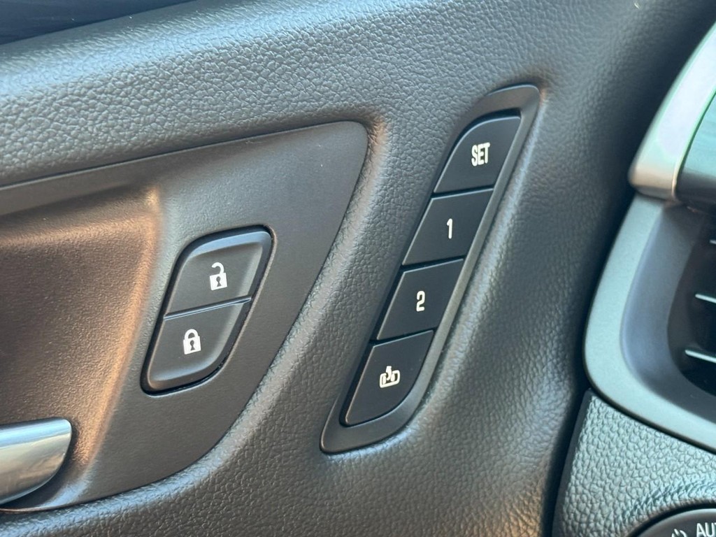 Buick Envision Vehicle Full-screen Gallery Image 16