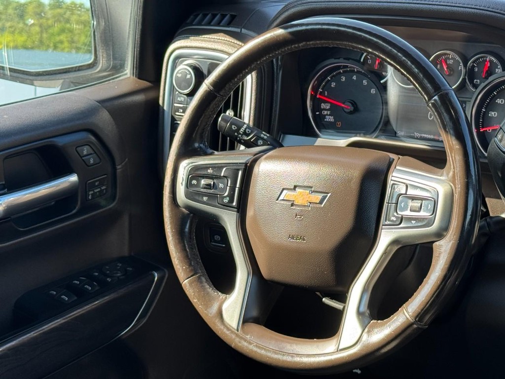 Chevrolet Silverado 1500 Vehicle Full-screen Gallery Image 12