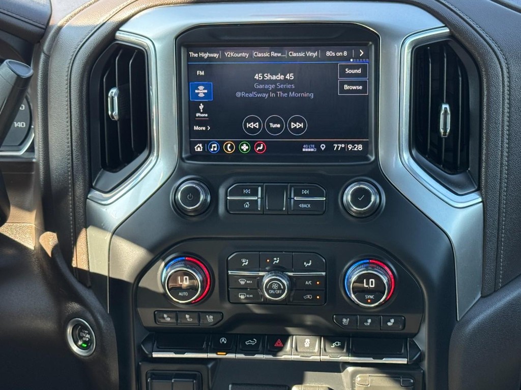 Chevrolet Silverado 1500 Vehicle Full-screen Gallery Image 13