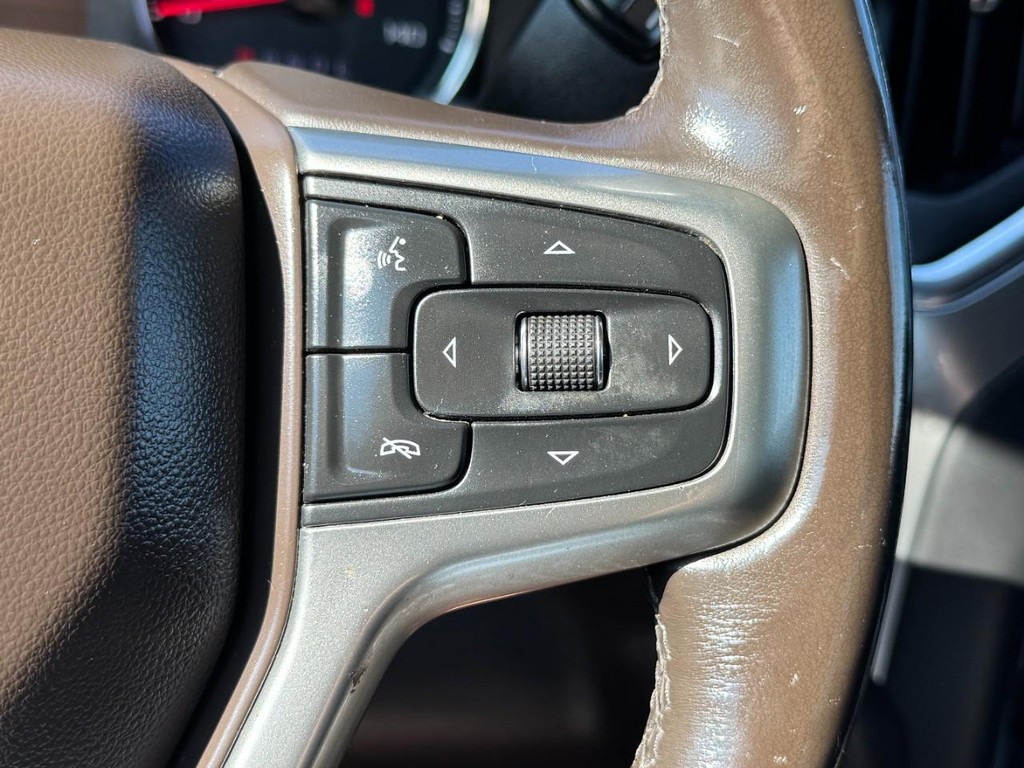 Chevrolet Silverado 1500 Vehicle Full-screen Gallery Image 18