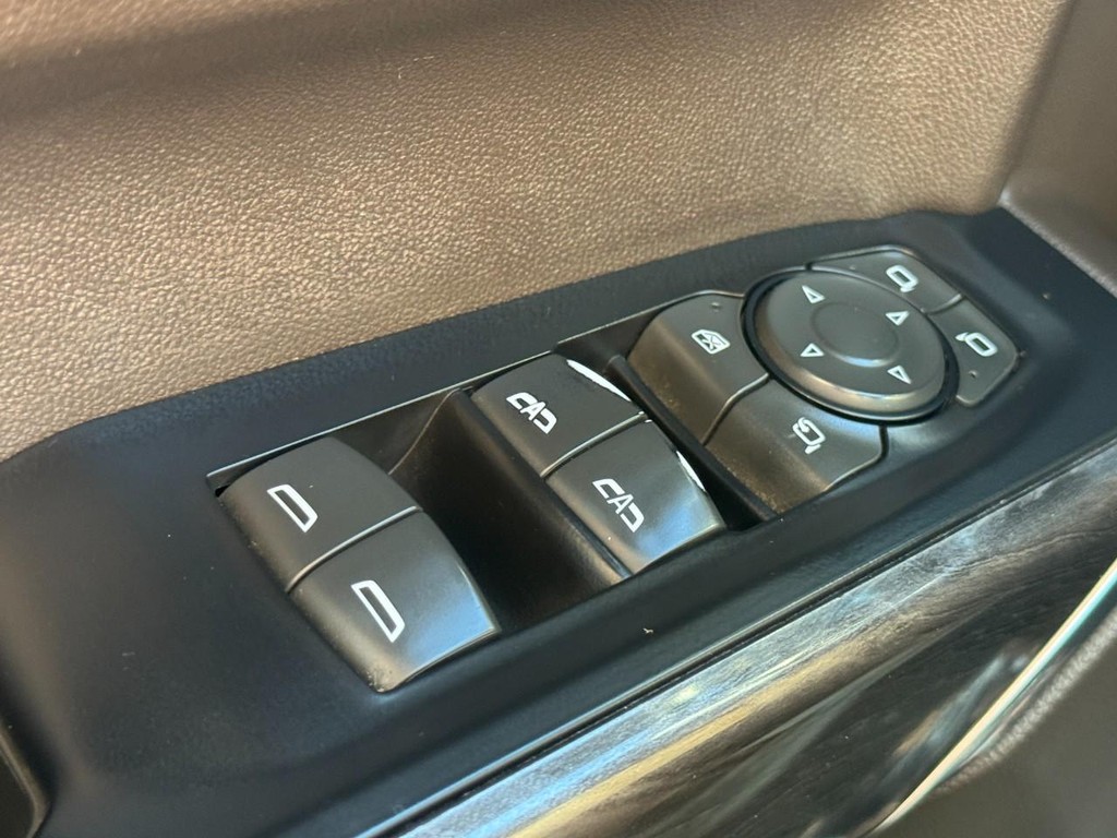 Chevrolet Silverado 1500 Vehicle Full-screen Gallery Image 22