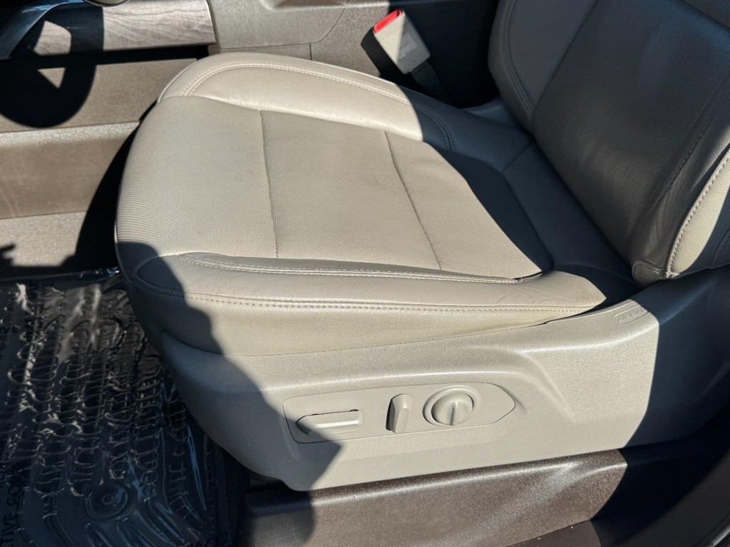 Chevrolet Silverado 1500 Vehicle Full-screen Gallery Image 23