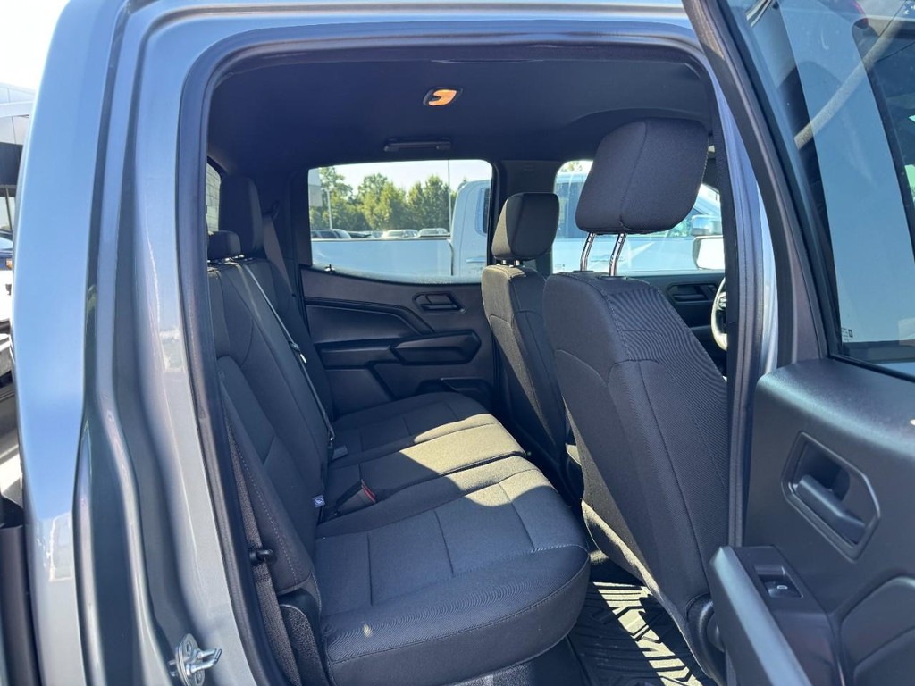 Chevrolet Colorado Vehicle Full-screen Gallery Image 10
