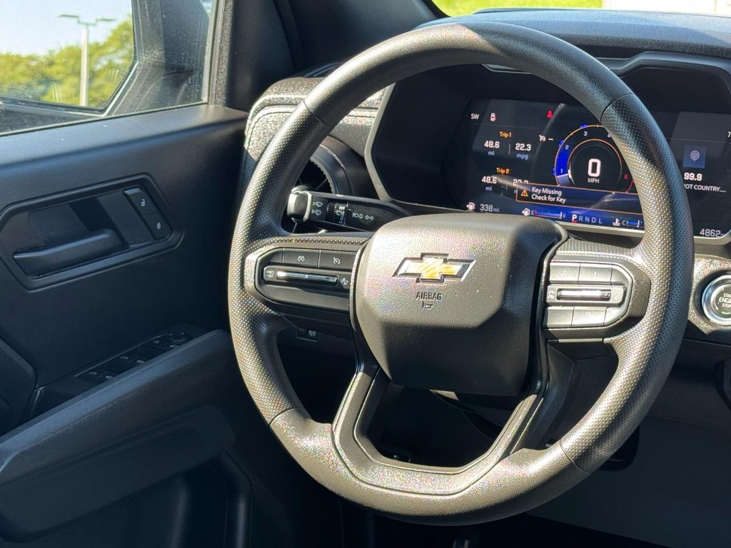 Chevrolet Colorado Vehicle Full-screen Gallery Image 12