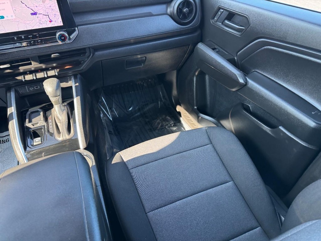 Chevrolet Colorado Vehicle Full-screen Gallery Image 15