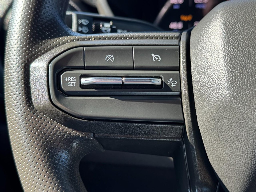 Chevrolet Colorado Vehicle Full-screen Gallery Image 16