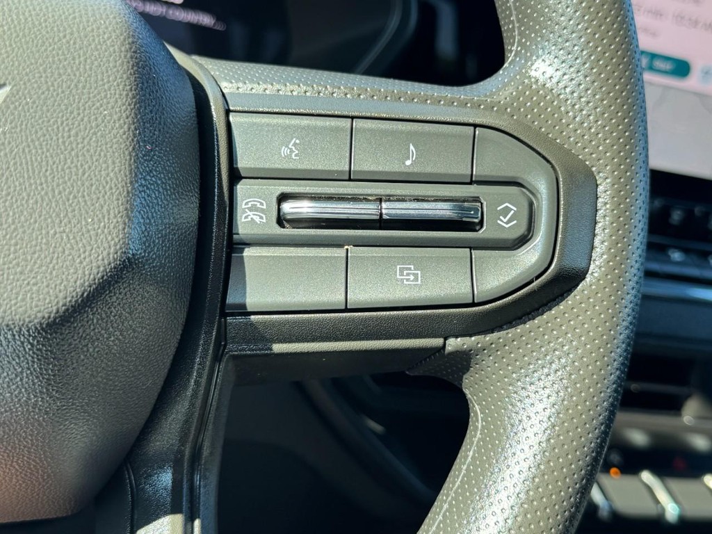 Chevrolet Colorado Vehicle Full-screen Gallery Image 17