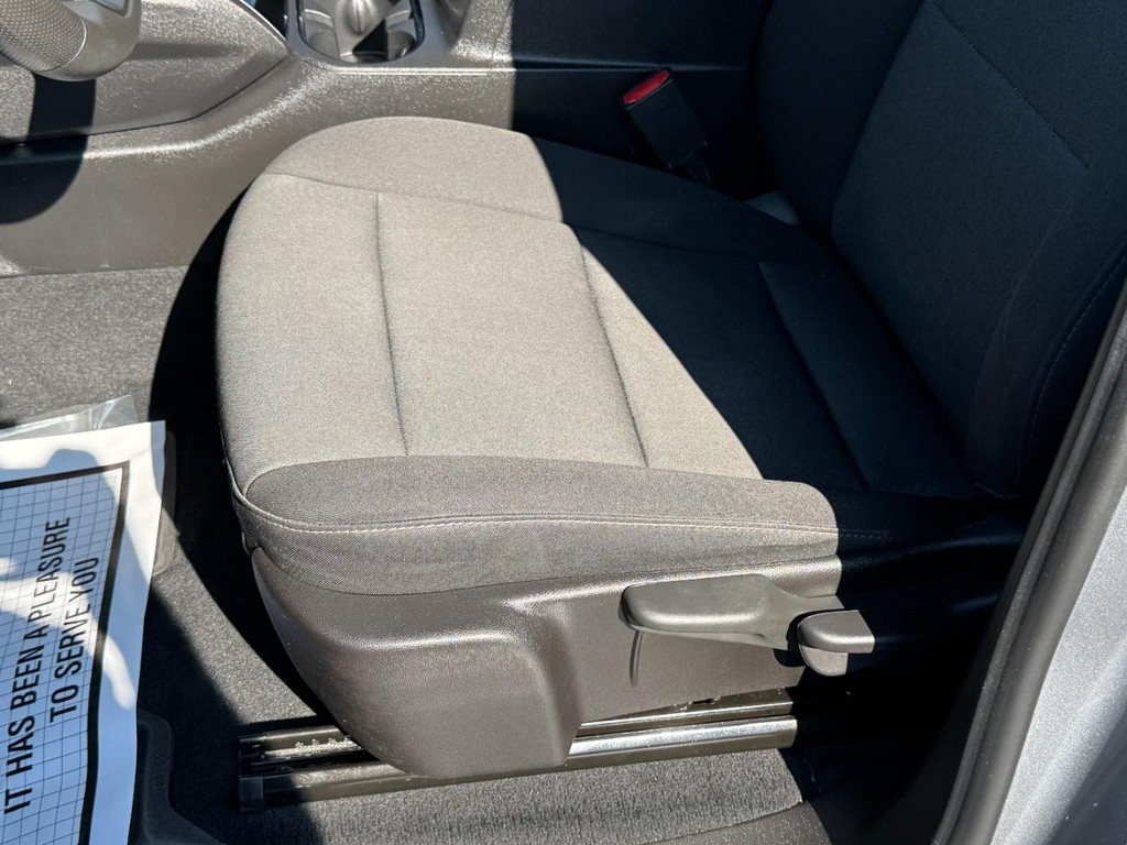 Chevrolet Colorado Vehicle Full-screen Gallery Image 22