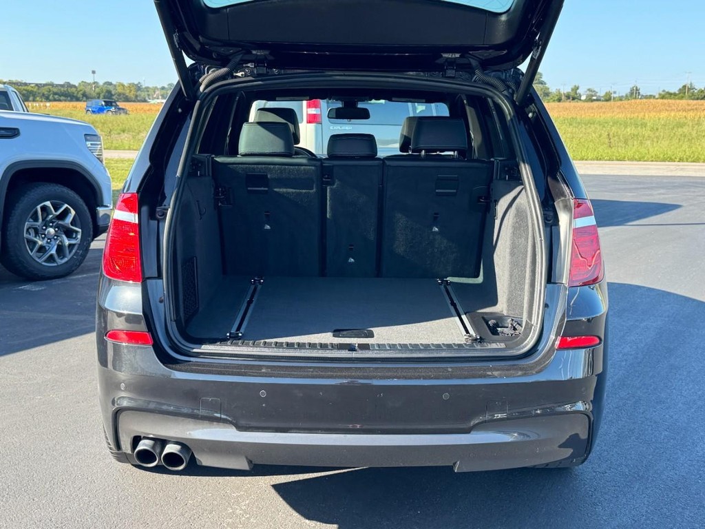 BMW X3 Vehicle Full-screen Gallery Image 05