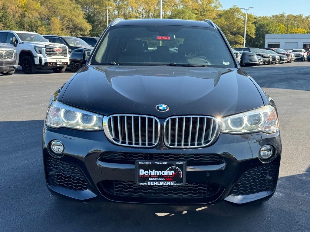 BMW X3 Vehicle Full-screen Gallery Image 09