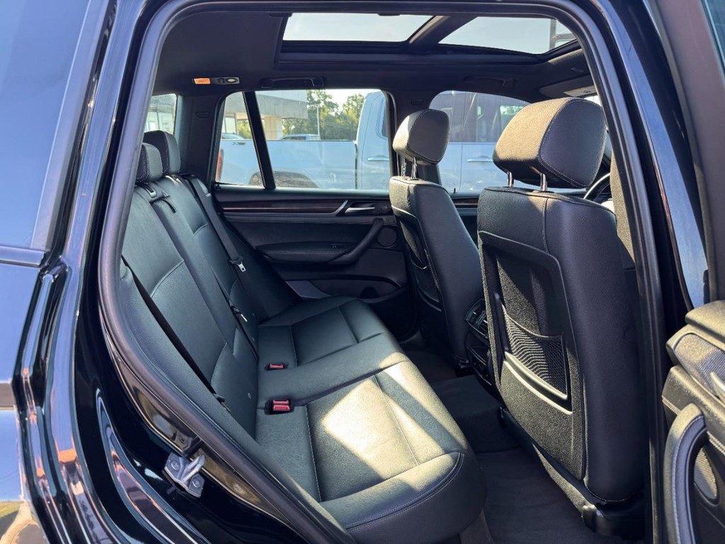 BMW X3 Vehicle Full-screen Gallery Image 10