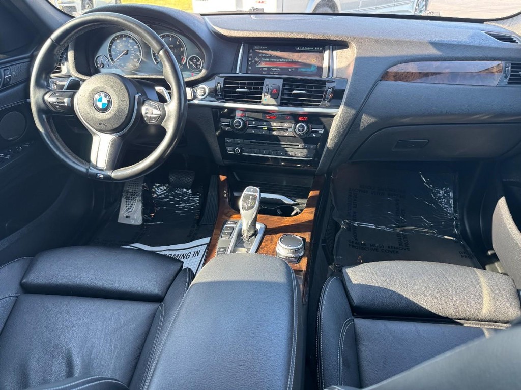 BMW X3 Vehicle Full-screen Gallery Image 11