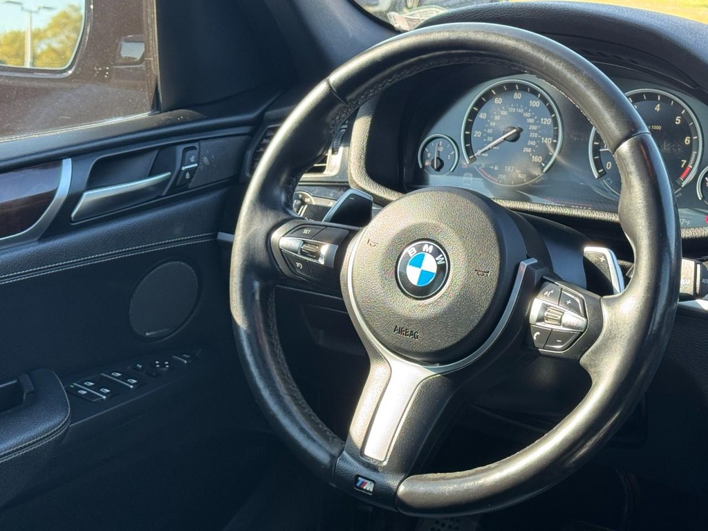 BMW X3 Vehicle Full-screen Gallery Image 12